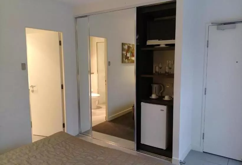 استودیوی استاندارد, St Kilda Central Apartments
