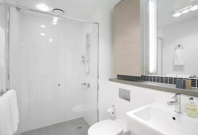 سوییت, St Kilda Central Apartments