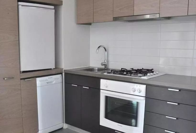 سوییت, St Kilda Central Apartments