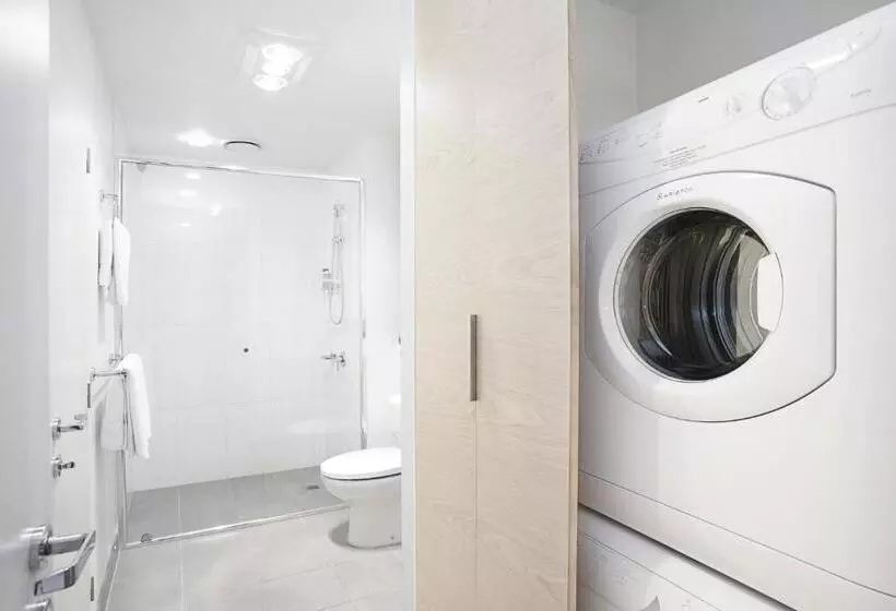 سوییت لوکس, St Kilda Central Apartments