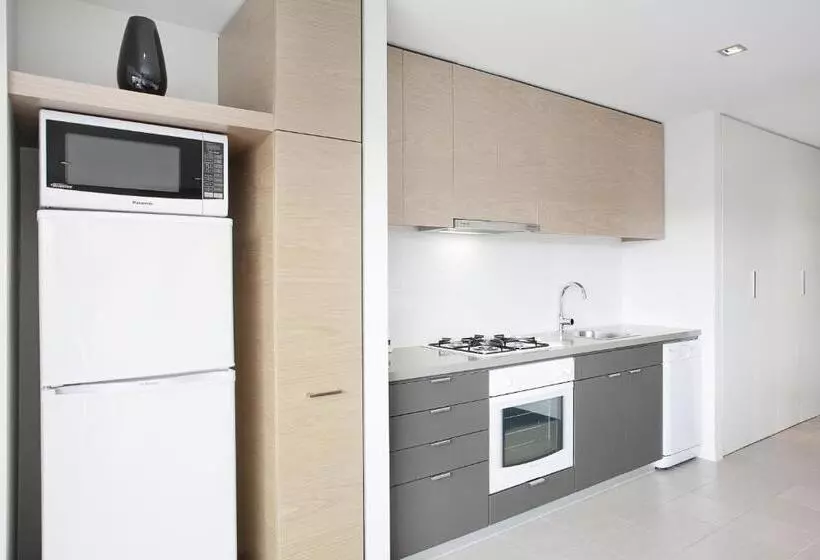 سوییت لوکس, St Kilda Central Apartments