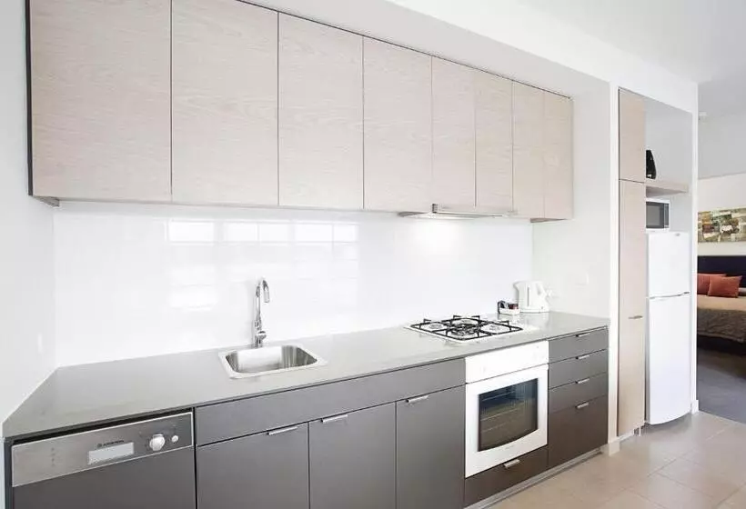 سوئیت 2 خوابه, St Kilda Central Apartments