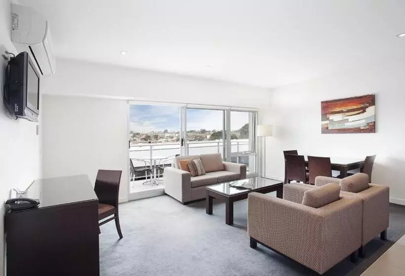 سوئیت 2 خوابه, St Kilda Central Apartments