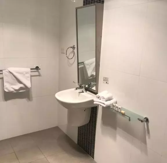 استودیوی استاندارد, St Kilda Central Apartments