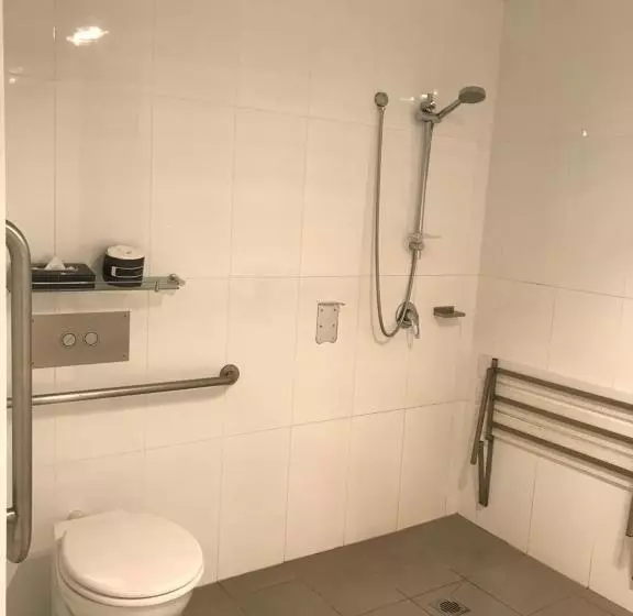 استودیوی استاندارد, St Kilda Central Apartments