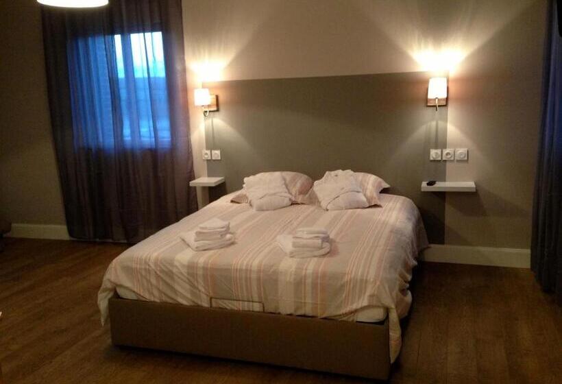 اتاق سوپریور چهار تخته, Auberge Du Moulin à Vent, The Originals Relais