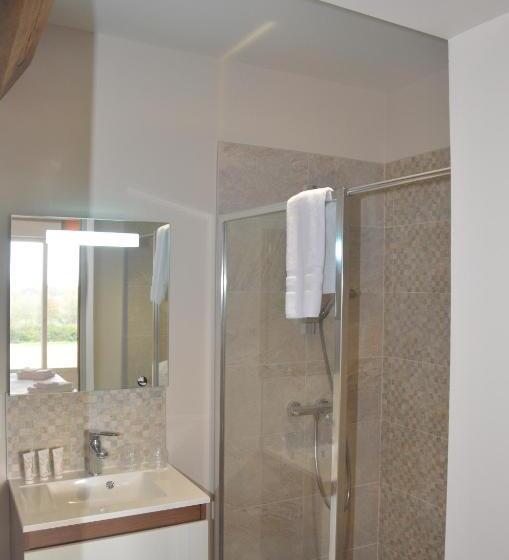 اتاق سوپریور چهار تخته, Auberge Du Moulin à Vent, The Originals Relais