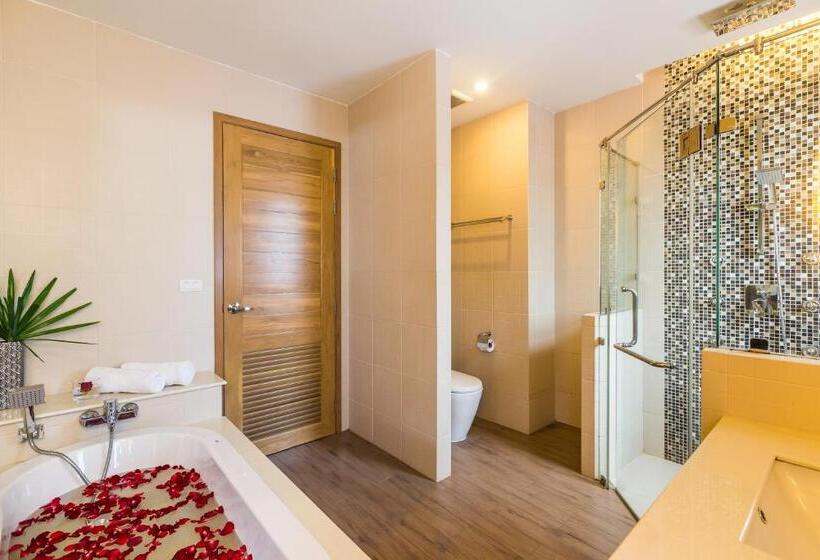 Medencére Néző Deluxe Szoba, Ayrest Hua Hin