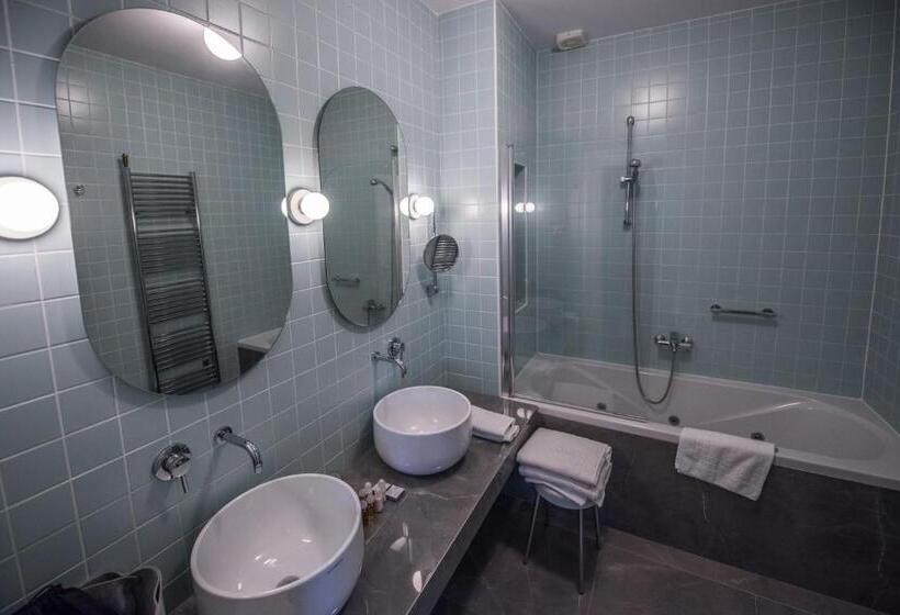 اتاق سوپریور, Boskinac