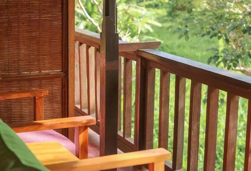 اتاق استاندارد با بالکن, Jati Homestay