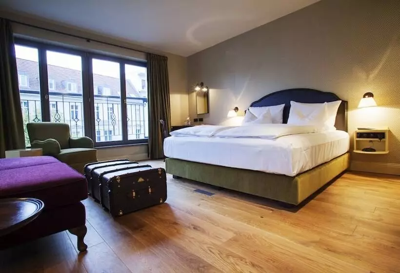 Suite, Monbijou