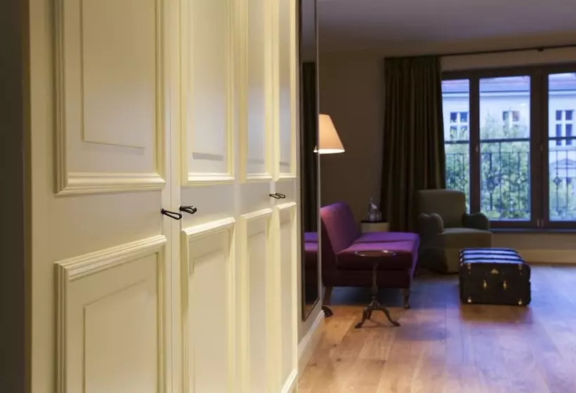 Suite, Monbijou