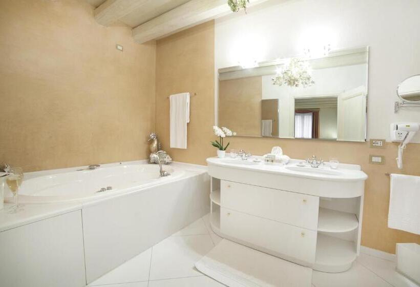 سوییت لوکس, Relais Fra' Lorenzo