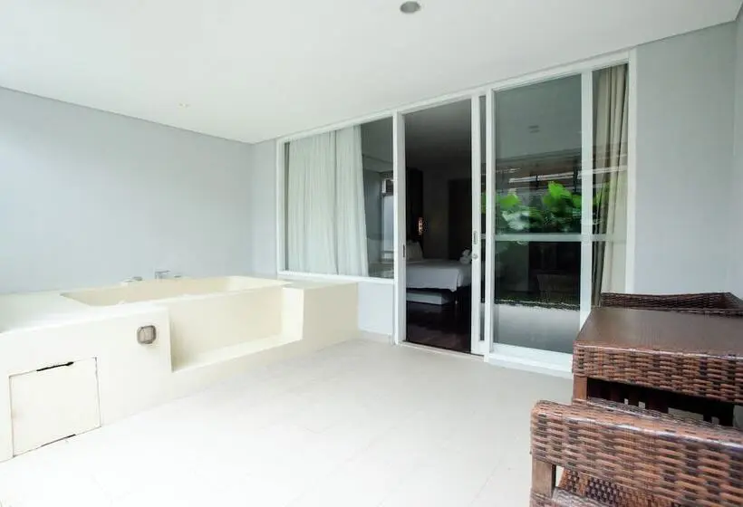 اتاق لوکس با تخت بزرگ, Sanur Resort Watujimbar