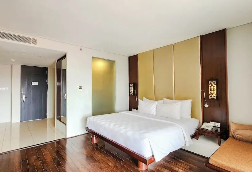 Deluxe Room King Size Bed