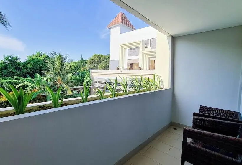 اتاق لوکس با چشم‌انداز استخر, Sanur Resort Watujimbar