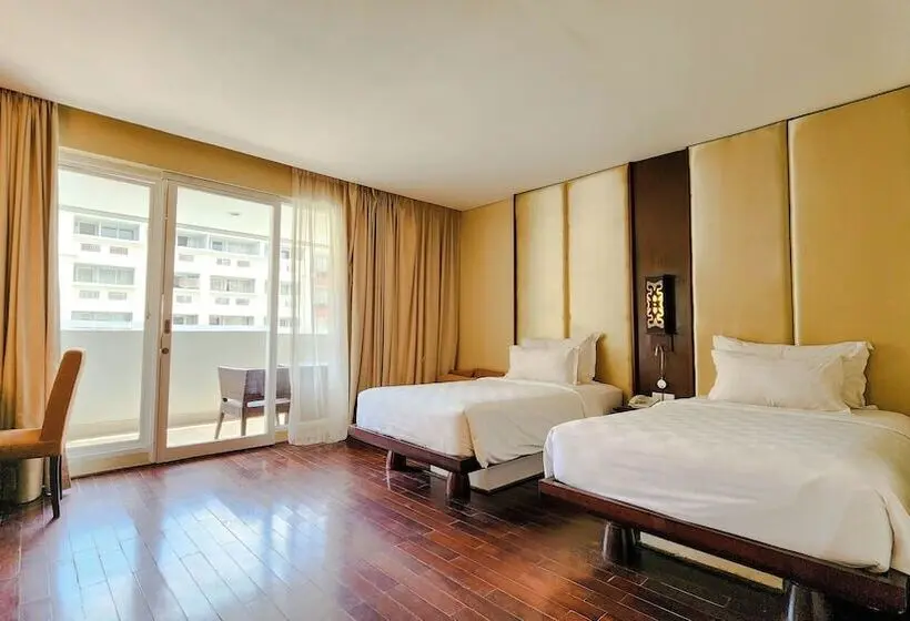 Deluxe Room Pool View