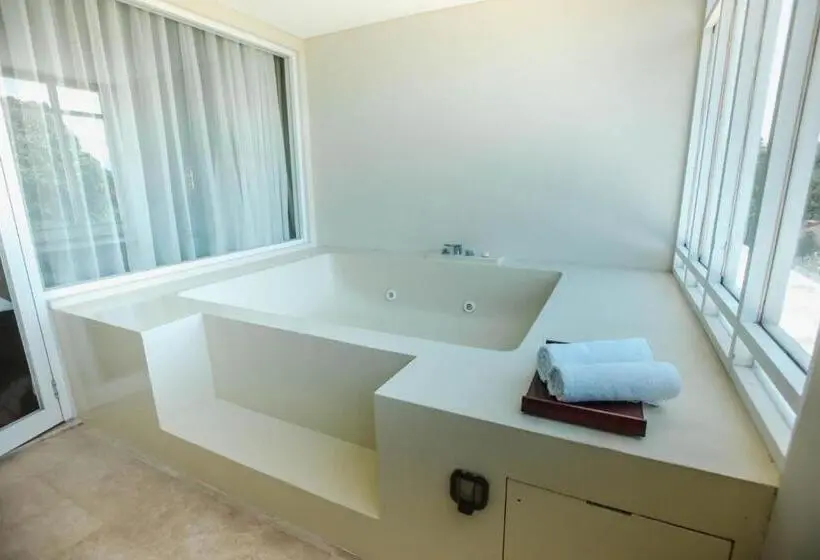 سوییت, Sanur Resort Watujimbar