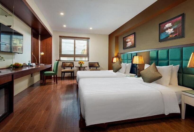 اتاق لوکس سه تخته, Skylark