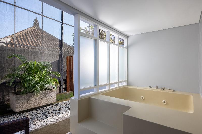 اتاق لوکس با تخت بزرگ, Sanur Resort Watujimbar