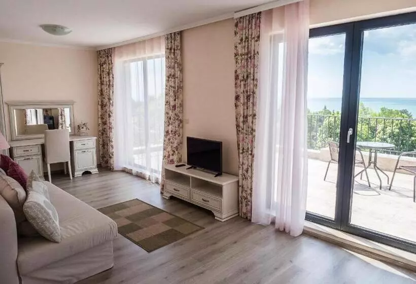 اتاق استاندارد با تخت دو نفره بزرگ, White Rock Castle Suite Hotel & Spa
