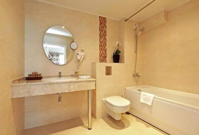 اتاق استاندارد با تخت دو نفره بزرگ, White Rock Castle Suite Hotel & Spa
