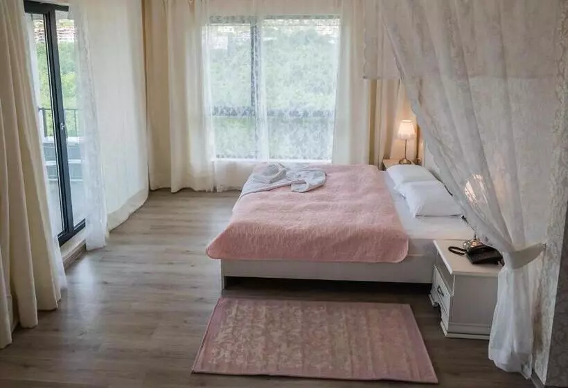 اتاق استاندارد با تخت دو نفره بزرگ, White Rock Castle Suite Hotel & Spa