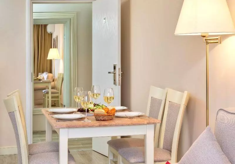سوییت, White Rock Castle Suite Hotel & Spa
