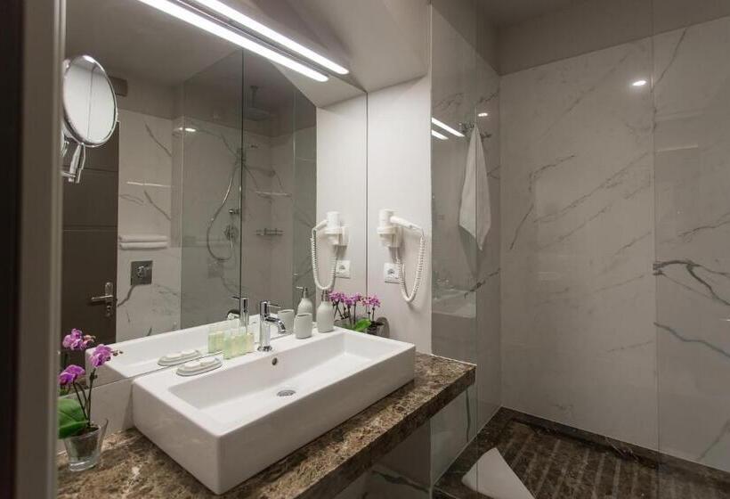 Suite Deluxe, Uno Design