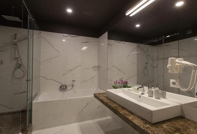 Suite Deluxe, Uno Design