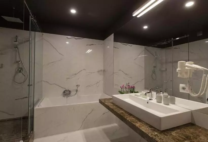 سوییت لوکس, Uno Design