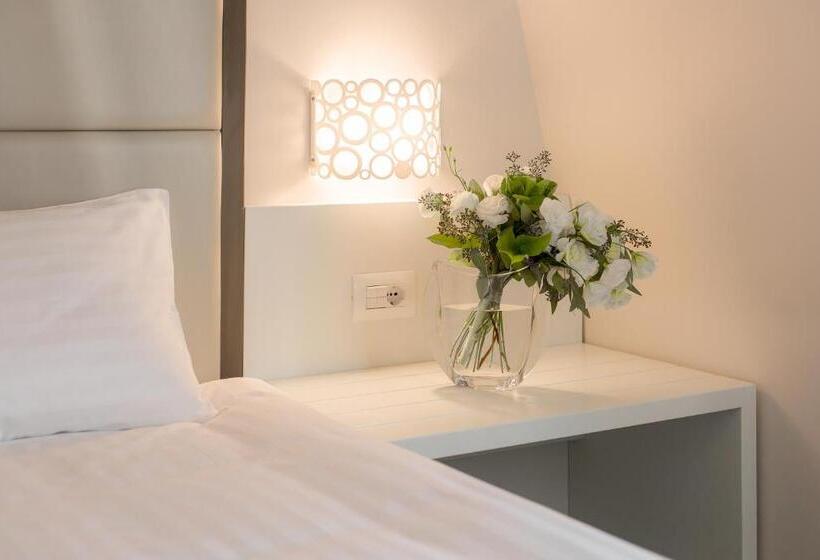 Quarto Estandar, Uno Design