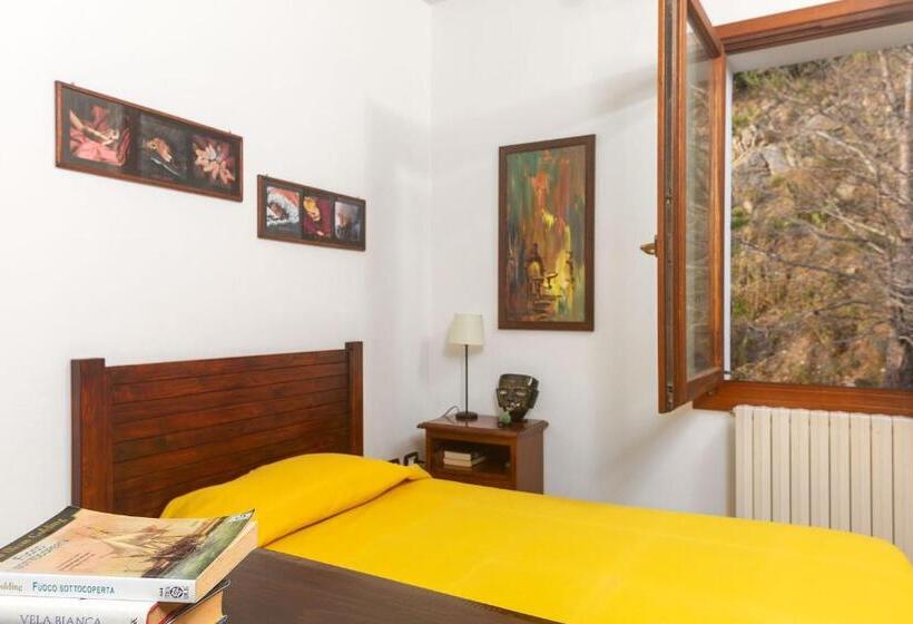 Quarto triplo standard com casa de banho exterior, Casa Gallasso