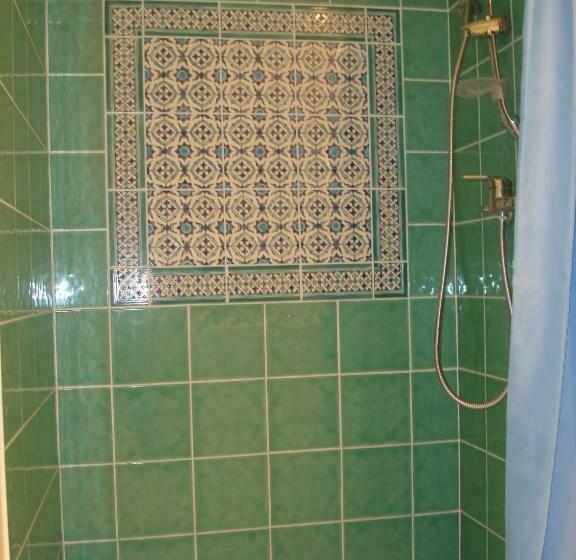 Семейный Номер, La Tonnelle