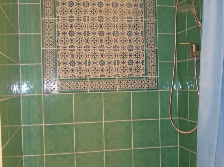 Семейный Номер, La Tonnelle