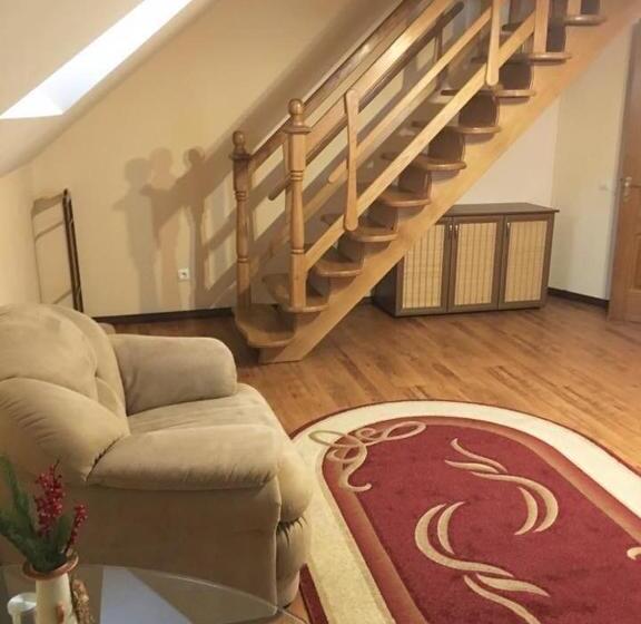 اتاق راحتی سه تخته, Chalet Trostian