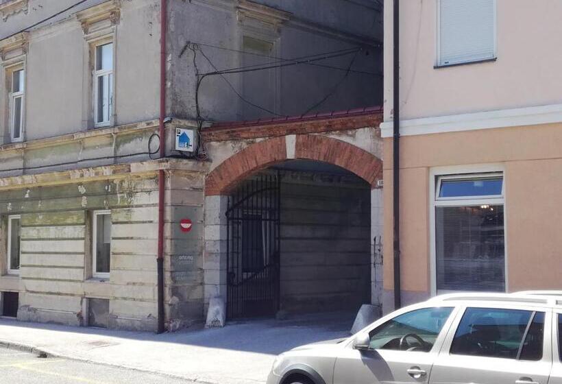 اتاق اکونومی, City Center Blue Sky House