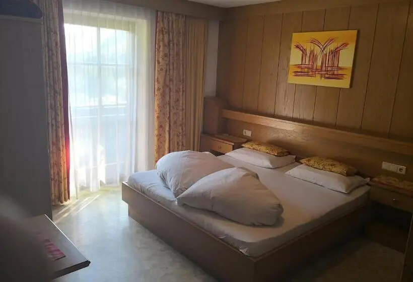 Standard Neljän Hengen Huone, Pension Neuhaushof