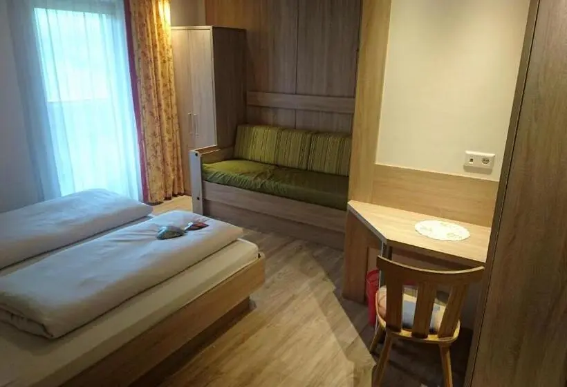 Standard Neljän Hengen Huone, Pension Neuhaushof