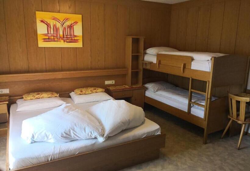 Quarto Quádruplo Estandar, Pension Neuhaushof