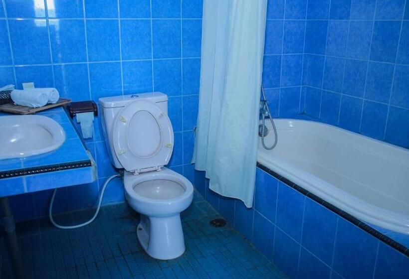Номер Deluxe, Sea World Club Beach Resort & Dive Center