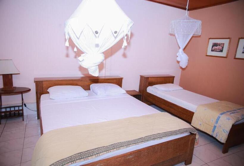 غرفة قياسية ثلاثية مطلة علي الحديقة, Sea World Club Beach Resort & Dive Center