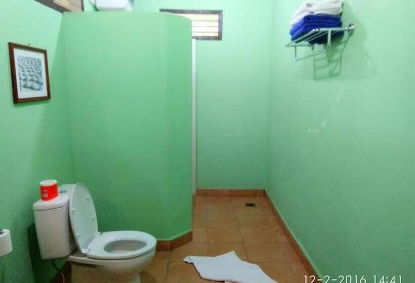 غرفة قياسية رباعية مطلة على الحديقة, Sea World Club Beach Resort & Dive Center