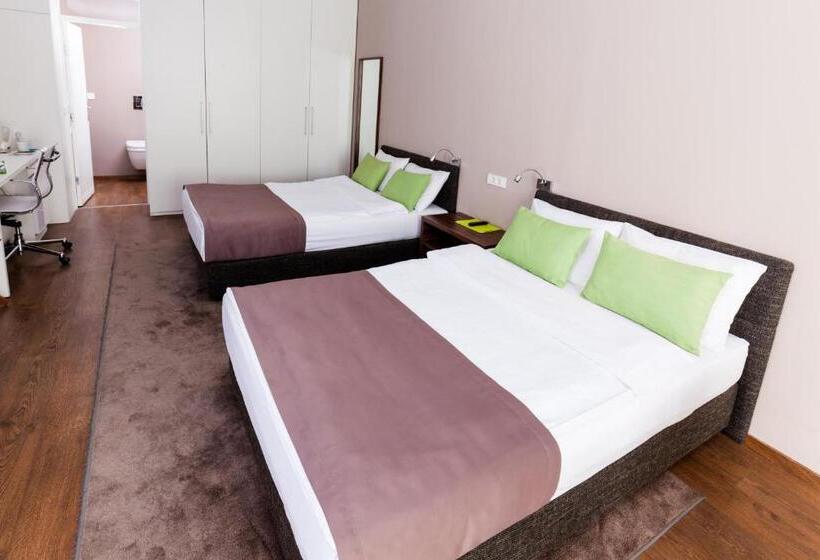 اتاق خانوادگی, Adresa Suites