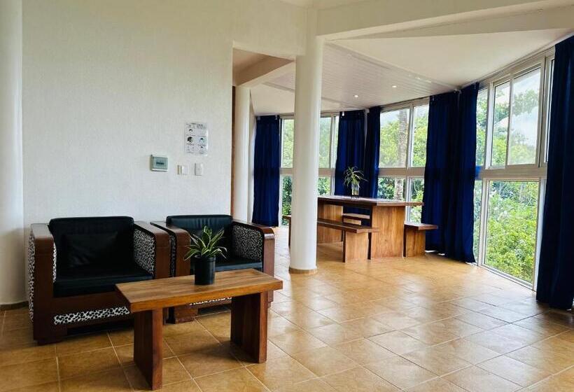 غرفة دور أخير, Aissatou Beach Resort