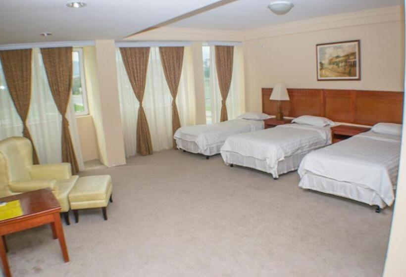 اتاق استاندارد سه نفره, Feni