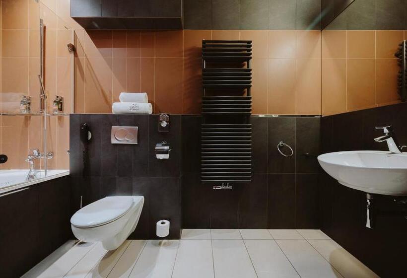 标准单人间, Grape