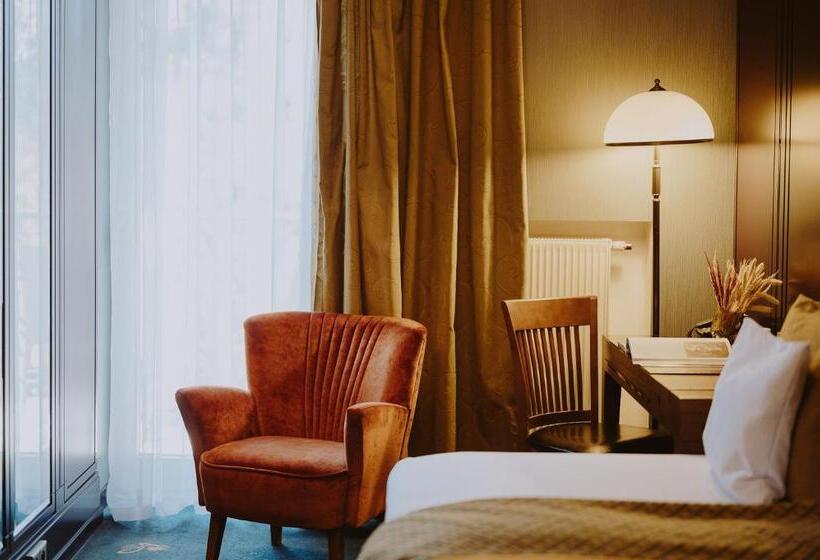 标准单人间, Grape