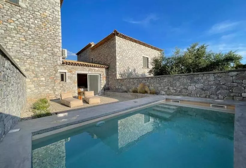 Suite with Pool, Melitsina Village