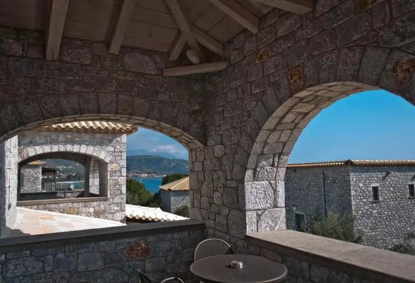 オーシャンビュースーペリアワンルーム, Melitsina Village